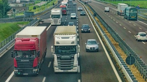 Émissions de CO2, l'UE introduit également des limites pour les camions