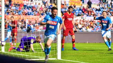 Napoli taklukkan Roma, Giallorossi keluar dari zona Liga Champions