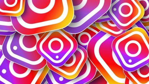 Instagram: addio allo swipe-up, arriva l’adesivo
