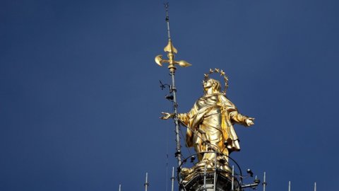 Madonnina Duomo Milan, Intesa поддерживает реставрацию шпиля