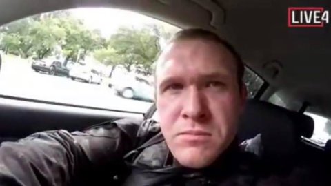 Neuseeland, der Terrorismus kehrt zurück: Massaker in der Moschee