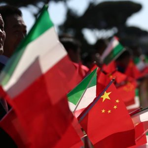 China rennt, Italien bremst, Mai beim vierten Brexit-Versuch