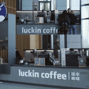 Caffè, la cinese Luckin Coffee sfida Starbucks e sbarca sul Nasdaq