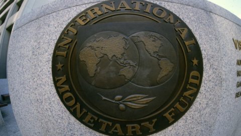 国际货币基金组织下调的估计正在下沉证券交易所：米兰是最糟糕的