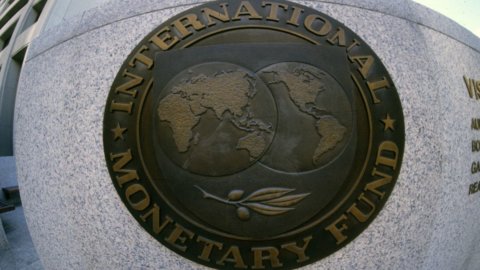 Fmi: Italia e Germania in recessione nel 2023. Inflazione vicina al picco, “Il peggio deve ancora venire”