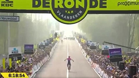 Tour of Flanders: Bettiol mengalahkan semua orang di "tembok" legendaris