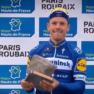 Ciclismo, Parigi-Roubaix: Gilbert trionfa sul pavé