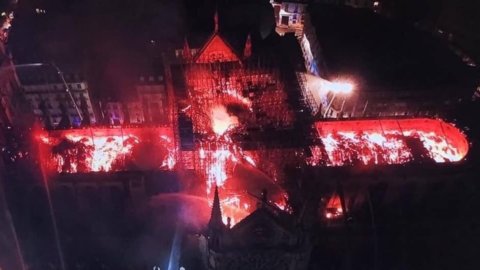Notre-Dame, il Lusso per il restauro: 300 milioni da Kering e Lvmh