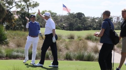 Trump, golf, dan kebiasaan curang