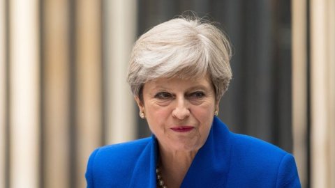 Brexit, May prova col referendum bis