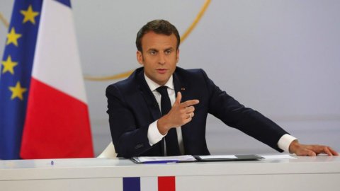 Francia, Macron: “Sopprimeremo l’Ena”