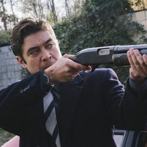 电影院，“Lo Spietato”：Scamarcio 流氓在米兰喝酒