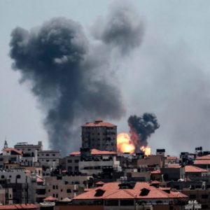 Israel atacat: sute de rachete din Gaza, morți și răniți