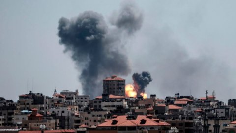 Israel under attack: hundreds of missiles from Gaza, dead and wounded