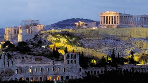 Italia, spread peggio della Grecia e Pil quasi a zero: Borsa in rosso