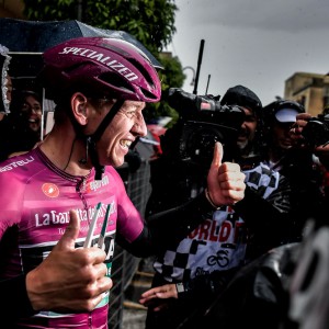 Giro d'Italia: Ackermann, segundo pivô na enchente de Terracina