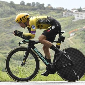 Giro d'Italia: Roglic نے Yates کو کچل دیا، لیکن نیبالی کو نہیں۔