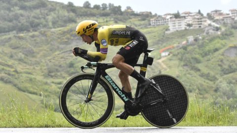 Giro d'Italia: Roglic îl zdrobește pe Yates, dar nu pe Nibali