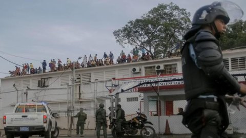 Venezuela terbakar: kerusuhan penjara, 30 tahanan tewas