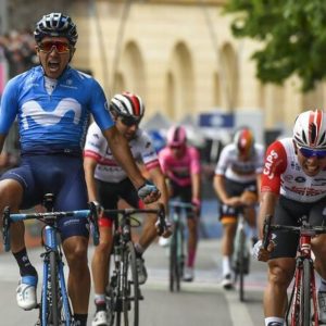 Giro d’Italia, caduta nel finale: Roglic allunga, Dumoulin arretra