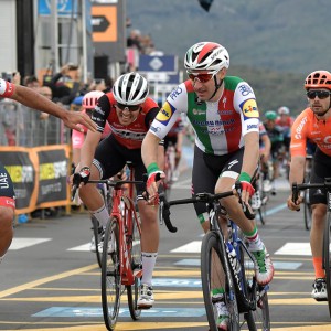 Giro d'Italia: Viviani نیچے گر گئی، Gaviria جیت گئی۔