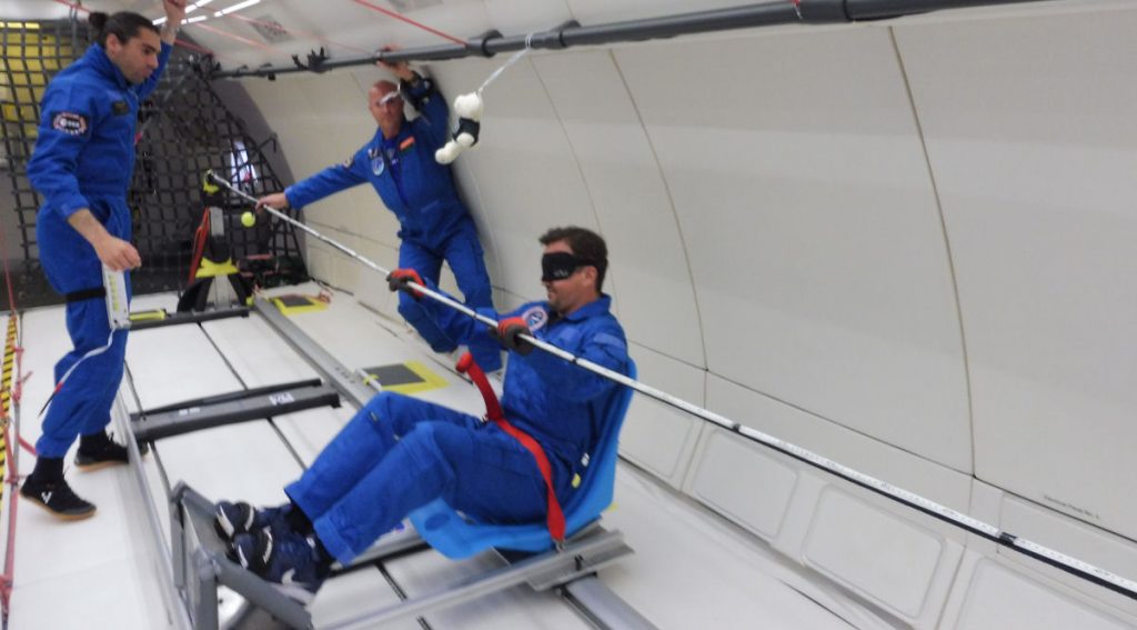 Intérieur de l'avion avec des expériences en cours