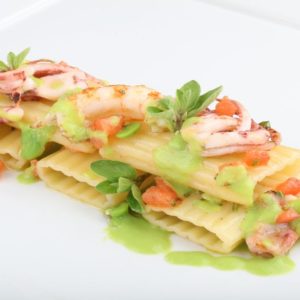 Receita de Matteo Sangiovanni: Paccheri, favas, scampi e lulas