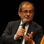 La crisi del dollaro, Tria: “Fiducia smarrita con le mosse di Trump, ora a rischio c’è la solvibilità del debito pubblico Usa”