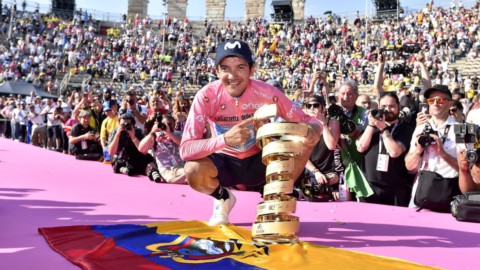 Giro: Carapaz trionfa, Nibali e Roglic sul podio