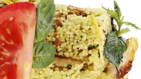 La ricetta di Filippo La Mantia: couscous di kamut con pesto di pachino, basilico e melanzane