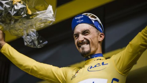 Tour: Alaphilippe in giallo, Nibali flop