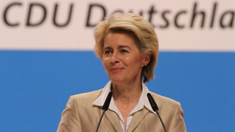 AB Komisyonu'nun yeni başkanı Von der Leyen oldu