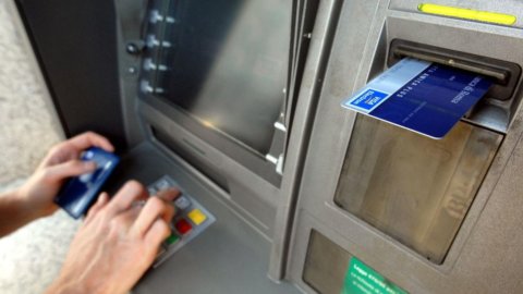 Banks and post offices: cash withdrawals at risk on 1 and 2 August