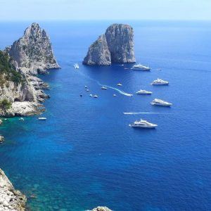 Capri capitale dell’overtourism: una legge unirà affari, vacanze e ambiente?