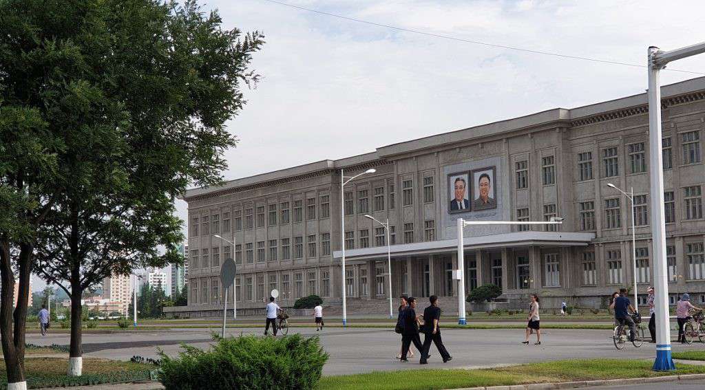 Pyongyang'daki kamu binaları