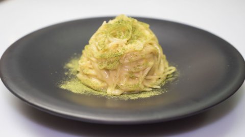 Di First&Food, spageti dengan provolone del monaco