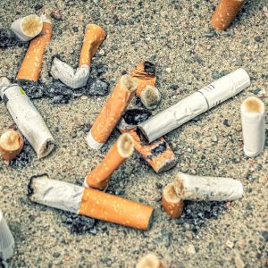 Cigarettes, la campagne contre les mégots sur la plage commence