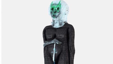 El inquietante arte de Huma Bhabha, por primera vez en Roma