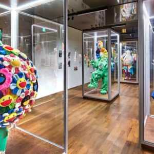 Takashi Murakami, kostum ikonik dan karya apokaliptik