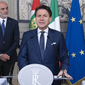 Mattarella menunjuk Conte: "Ini akan menjadi pemerintahan baru"