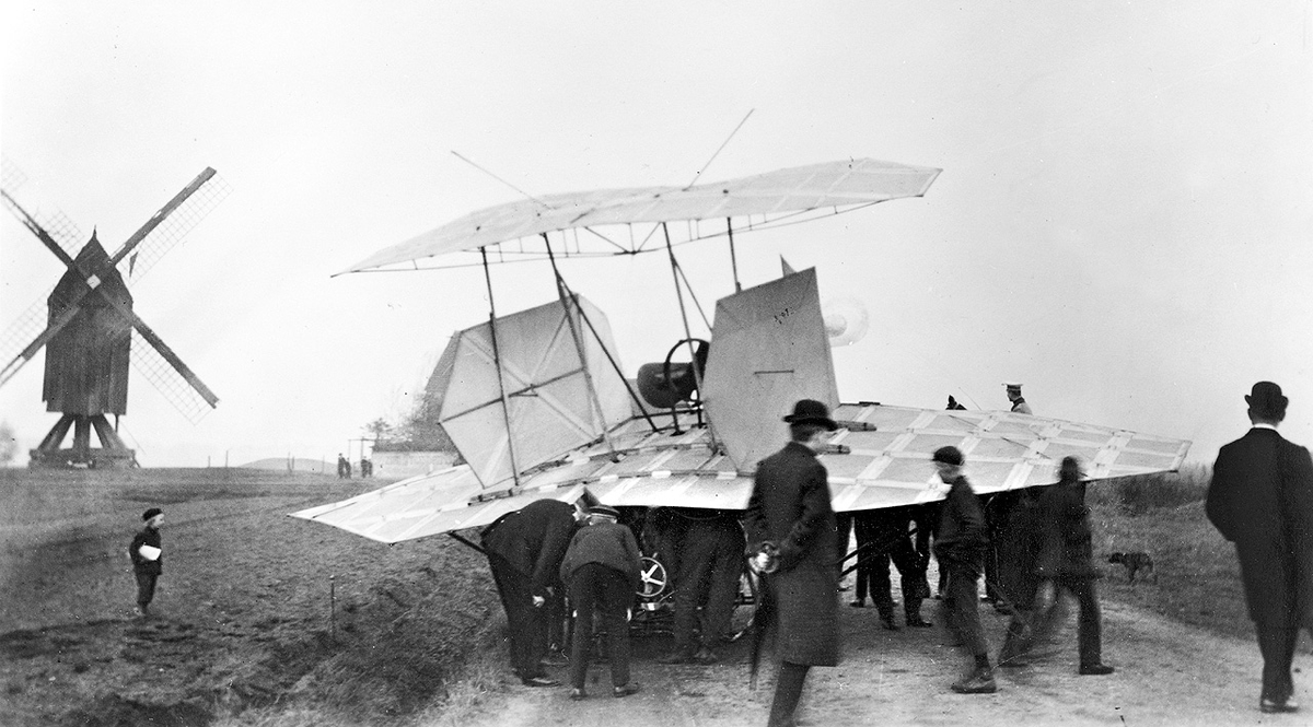 今日の出来事 - 1903 年、ライト兄弟を打ち負かした (または