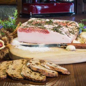 Lardo d'Arnad, DOP dağının tatları ve aromaları