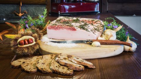 Lardo d'Arnad, DOP dağının tatları ve aromaları