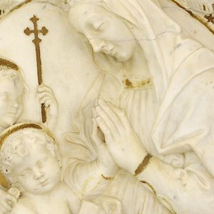 BIAF: Madone "en prière" réalisée en marbre blanc et or par Benedetto da Maiano