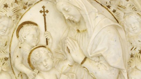 BIAF: Madonna "in prayer" made in white marble and gold by Benedetto da Maiano