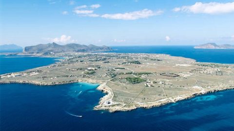 L'art aux îles Egadi : les vestiges des guerres puniques de la mer vierge.