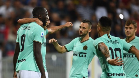 L’Inter vince e aggancia la Juve. Lazio-Roma: pari con 6 pali