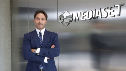 Mediaset は Niel (Iliad の創設者) と同盟を結び、フランスのテレビ M6 に攻撃を開始します。