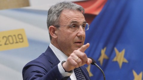 Energia: il ministro Costa sconfessa Fioramonti e resta favorevole al gas