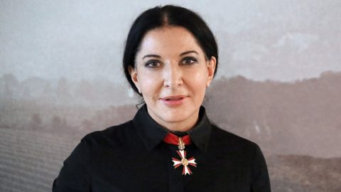 Marina Abramović dengan "tiga pertunjukan" di Veneranda Biblioteca Ambrosiana di Milan